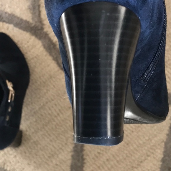 Blue suede booties size 7 - Picture 11 of 12